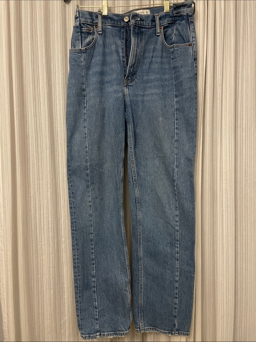 Abercrombie Finch Classic Straight Leg Blue Jeans. 29 size 8